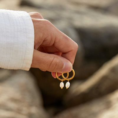 Bella – Boucles d’oreilles en perles d’eau douce